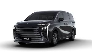 FORTHING V9 - Le Dongfeng Forthing V9 ou Xinghai V9 est un grand monospace MPV hybride rechargeable PHEV 7 places, doté d'un système de propulsion combinant un moteur 1.5T et un moteur électrique.